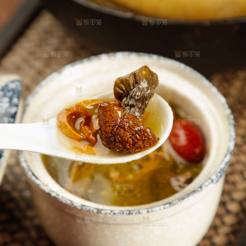 深底上的鸡汤