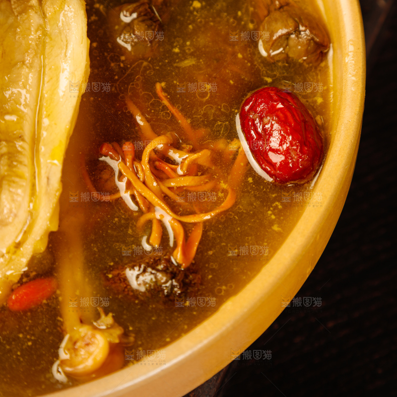深底上的鸡汤