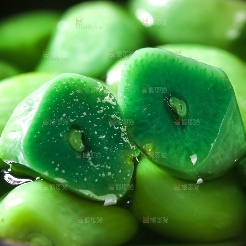 深底上的腊八蒜