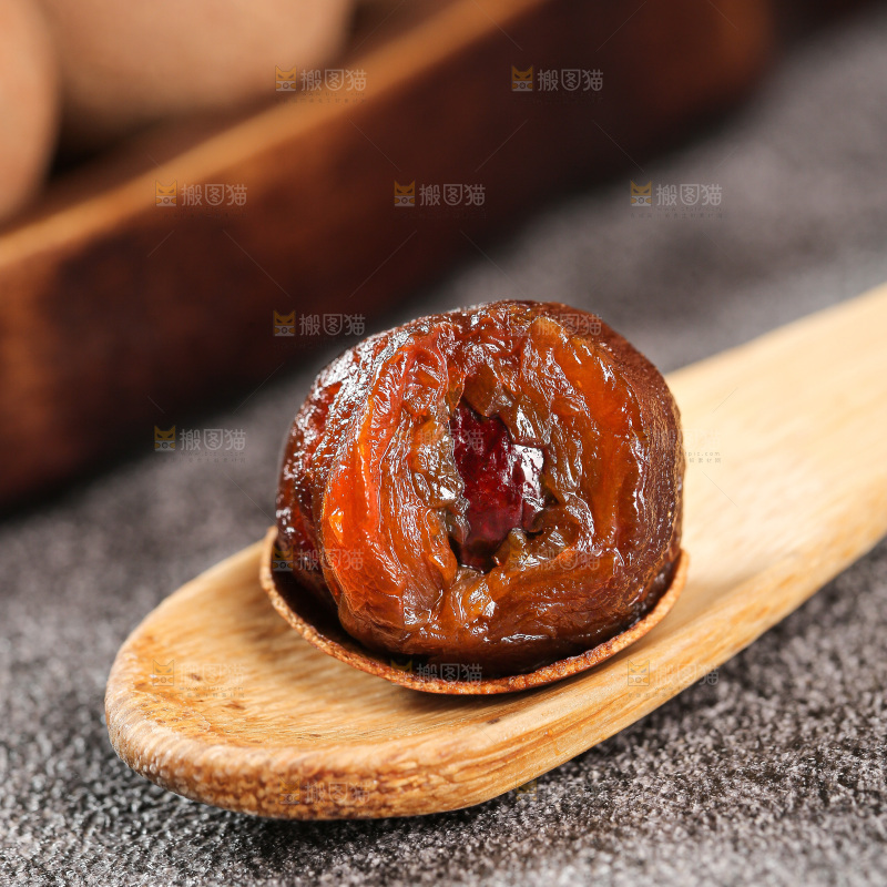 深底上的桂圆干