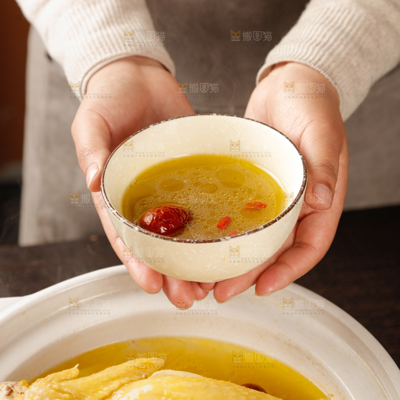 深底上的鸡汤