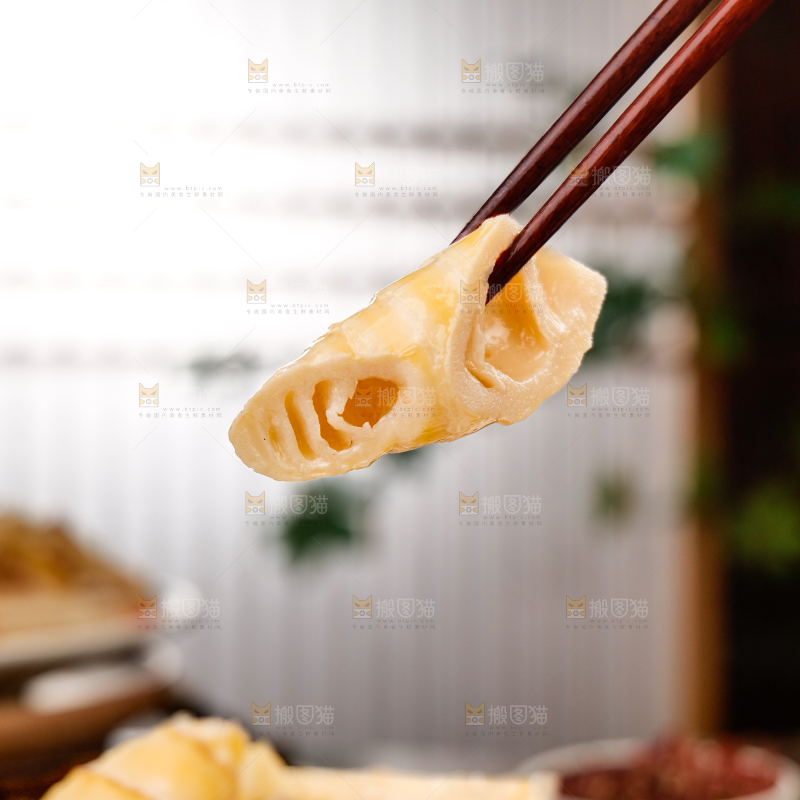 深底上的雷笋炖肉