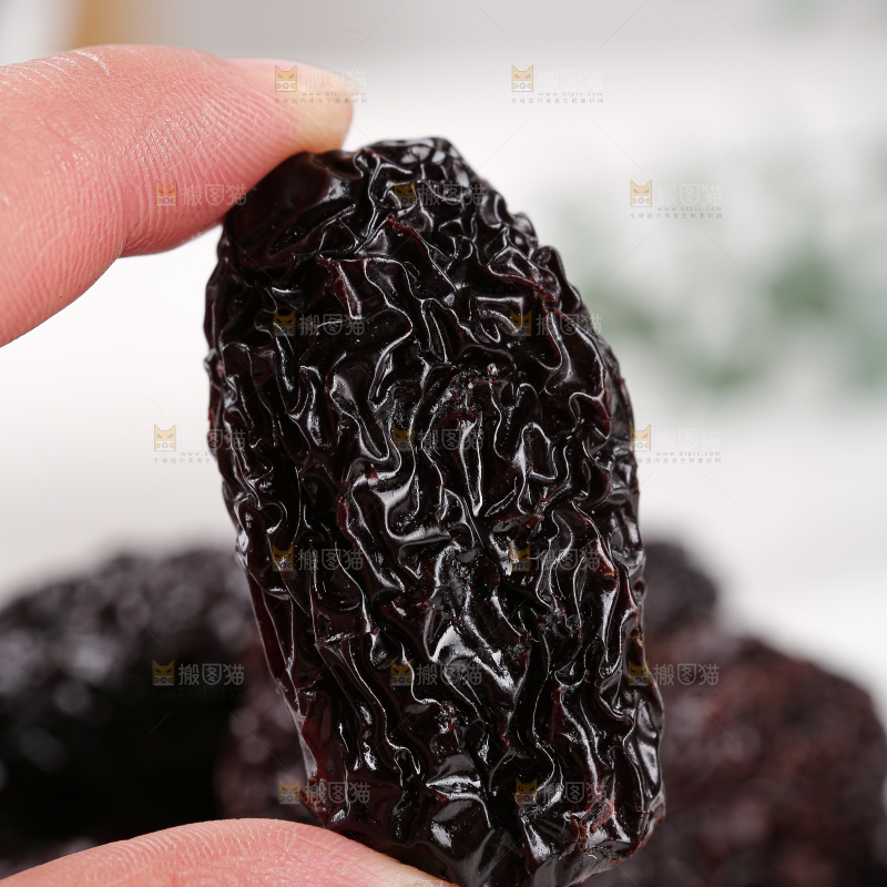 浅底上的黑晶枣