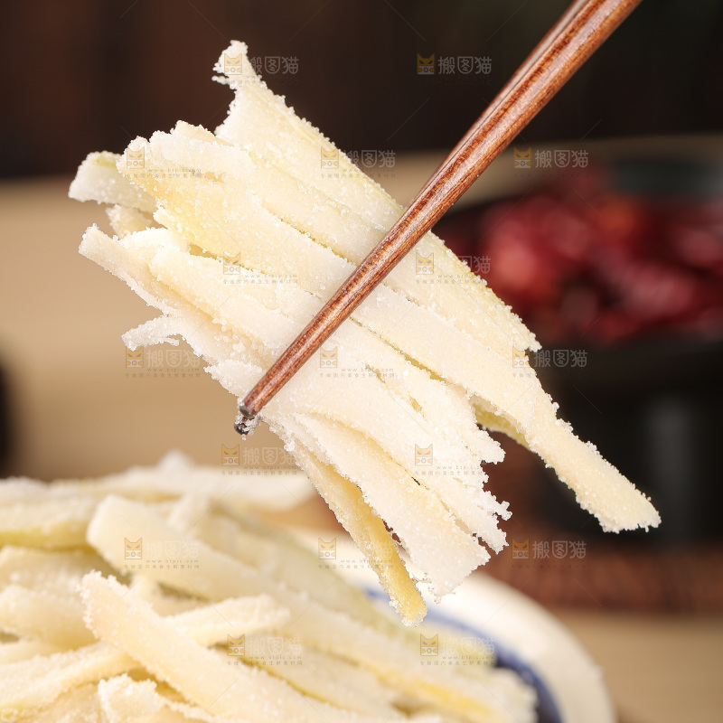 深底上的盐渍笋