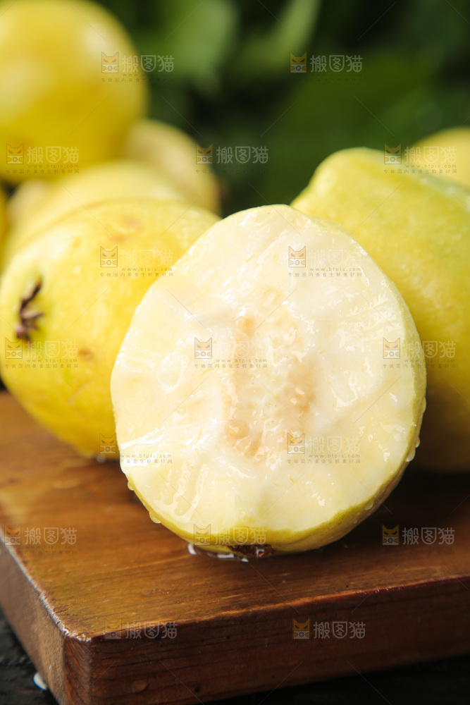 深底上的奶油芭乐
