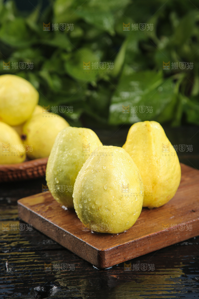 深底上的奶油芭乐