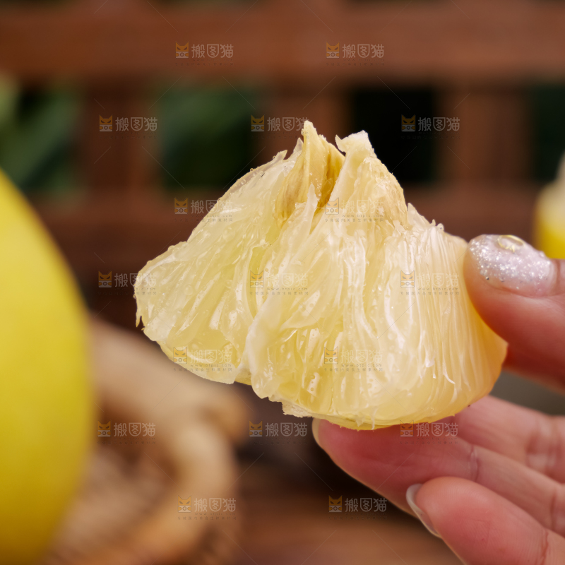 深底上的冰糖柚
