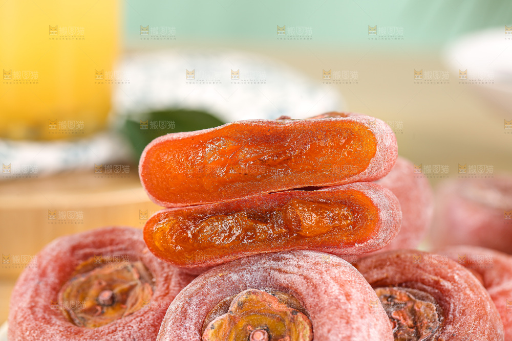 浅底上的圆柿饼