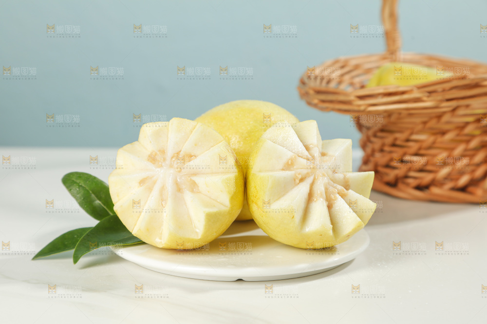 浅底上的奶油芭乐