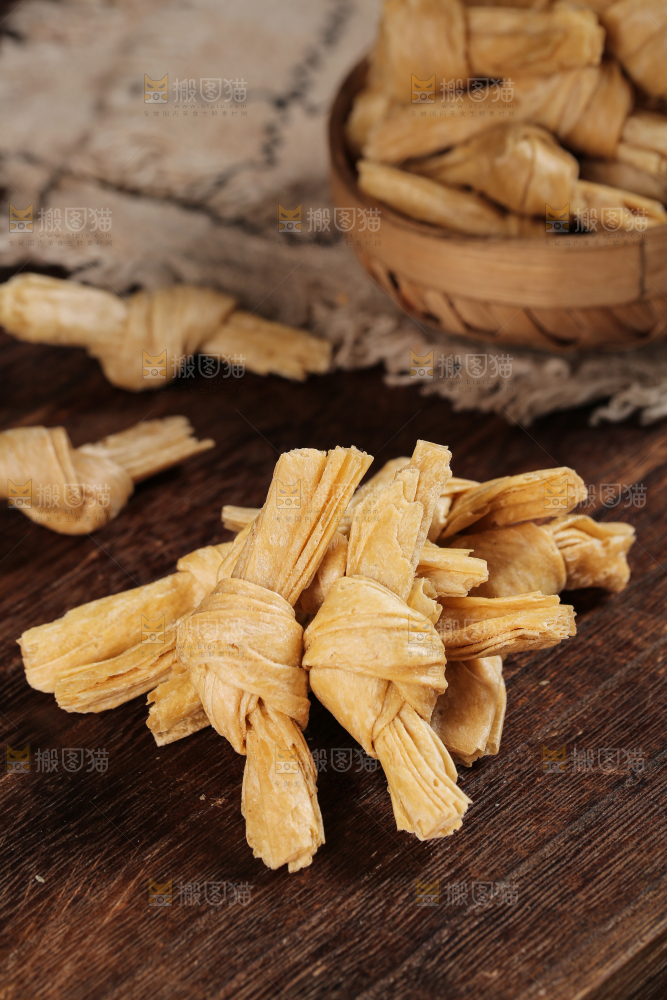 深底上的豆结