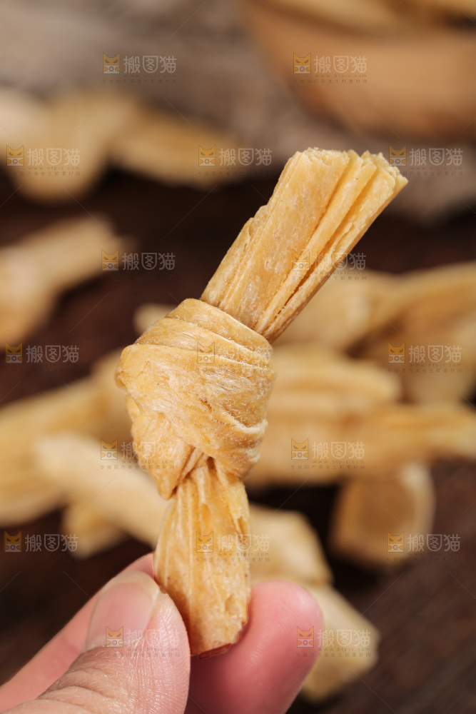 深底上的豆结
