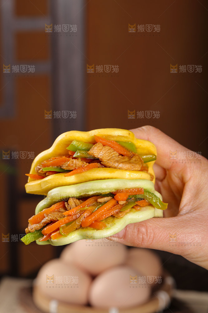 荷叶饼夹肉丝