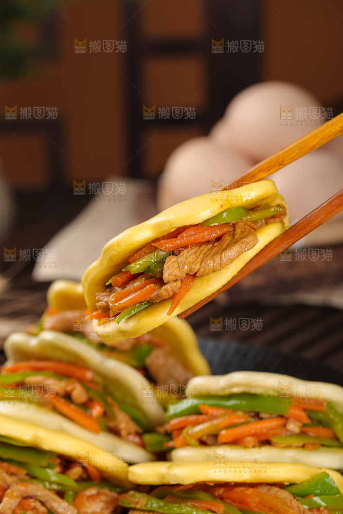 荷叶饼夹肉丝
