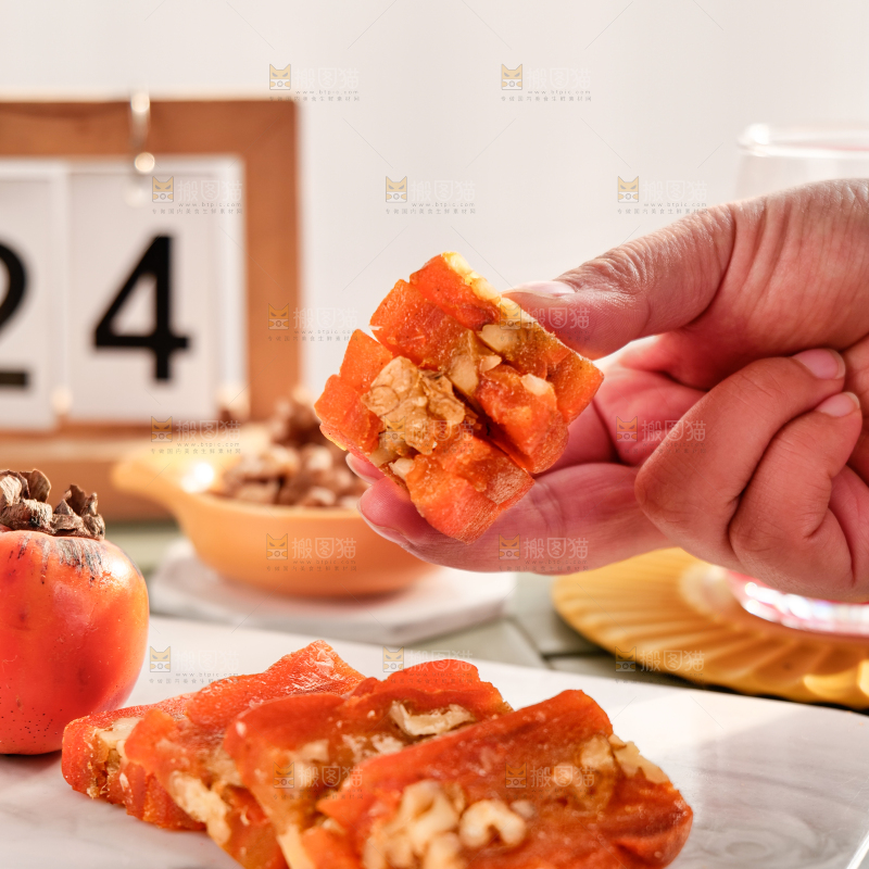 浅底上的柿饼夹核桃