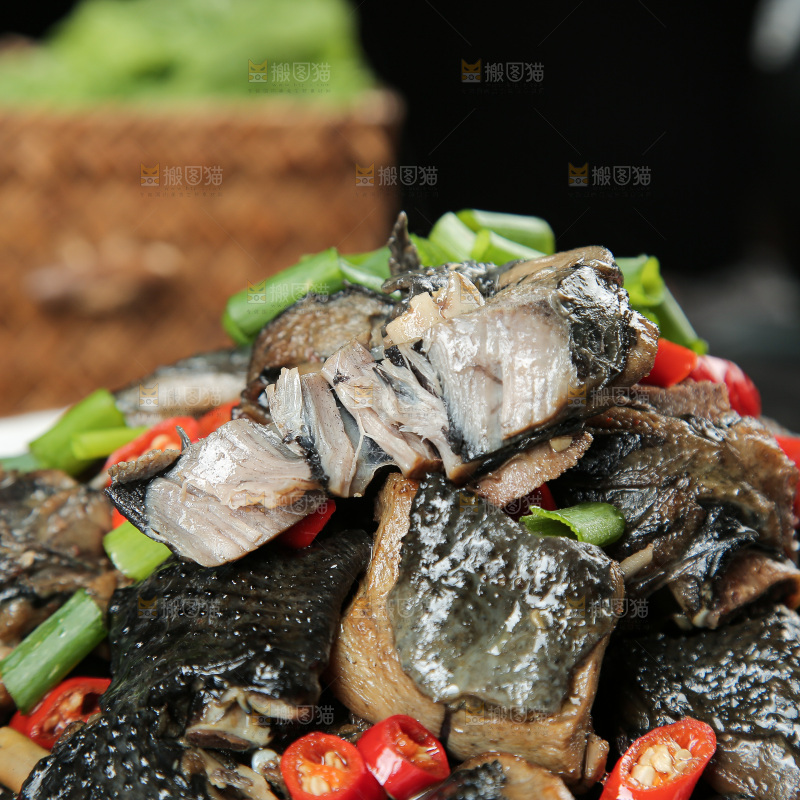 辣炒乌鸡