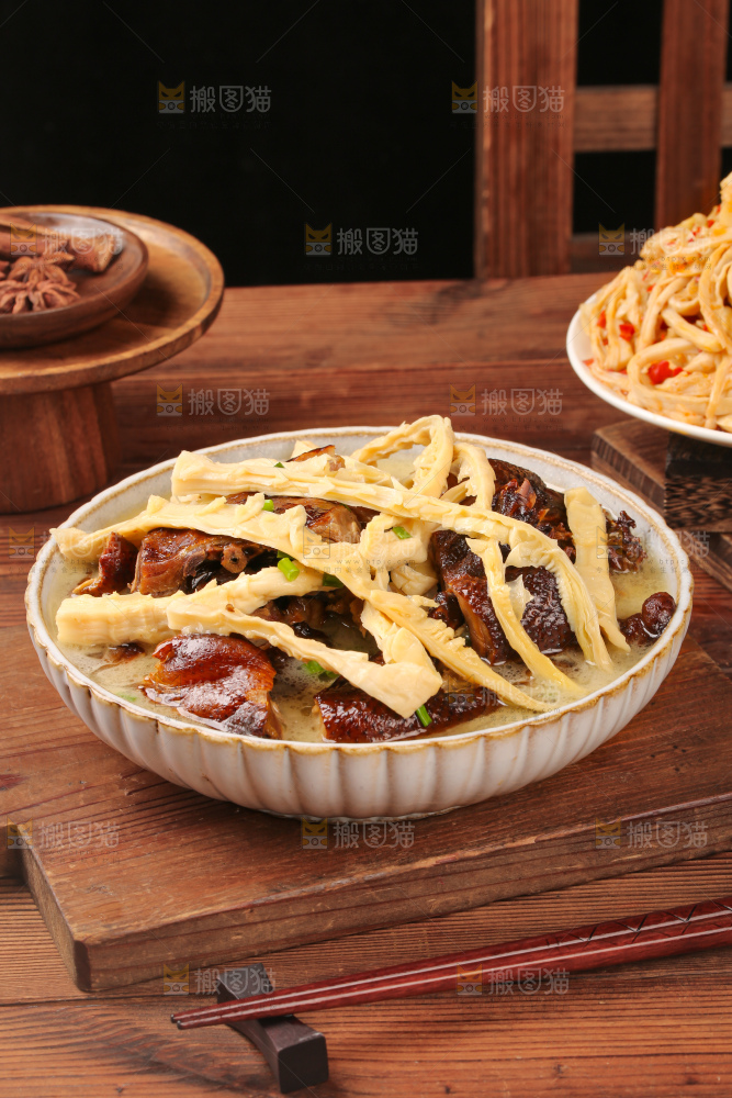 笋干炖鸭