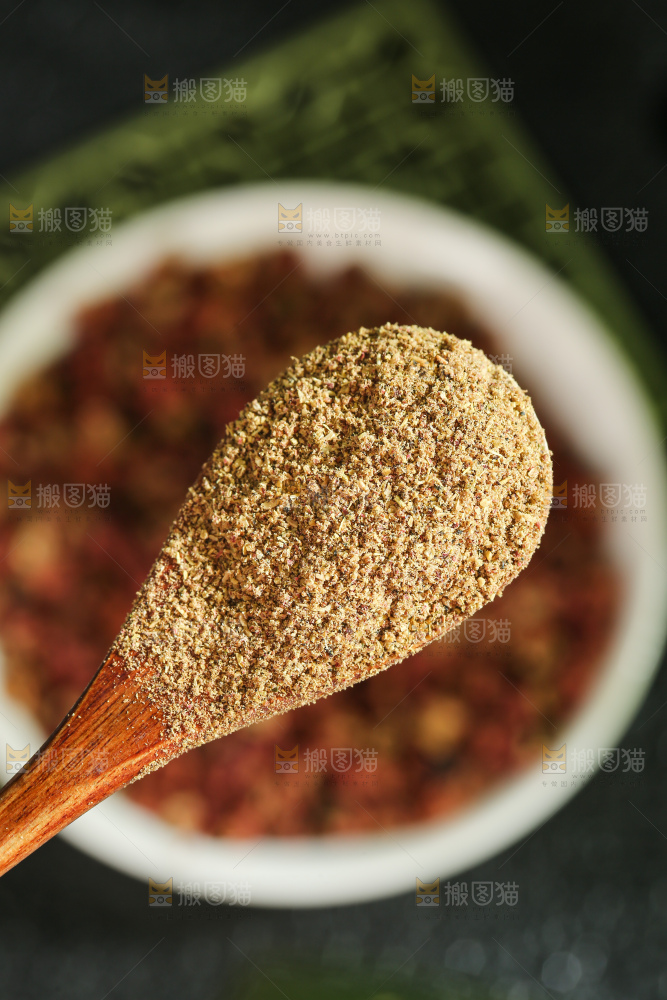 深底上的花椒粉