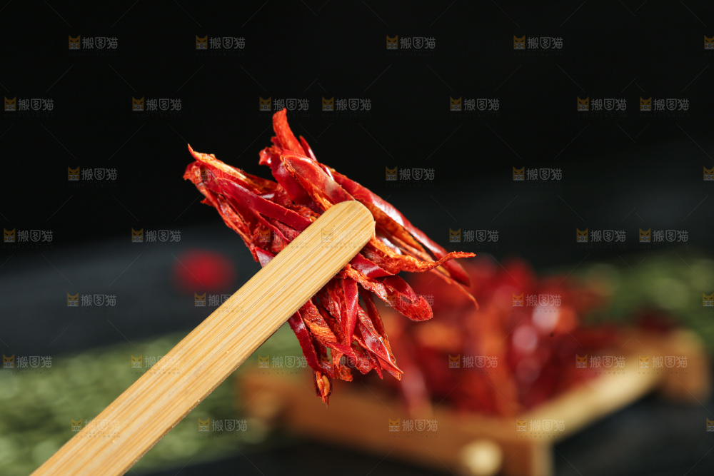 深底上的辣椒丝
