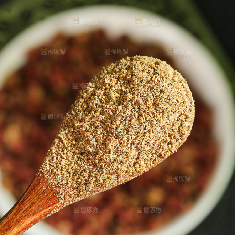 深底上的花椒粉