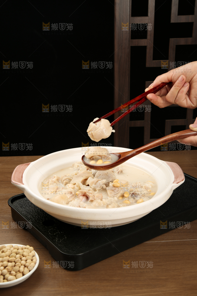 猪蹄炖黄豆