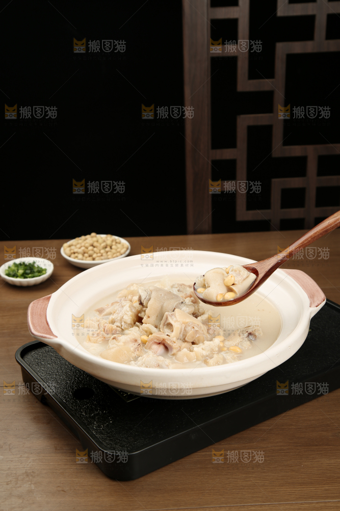 猪蹄炖黄豆