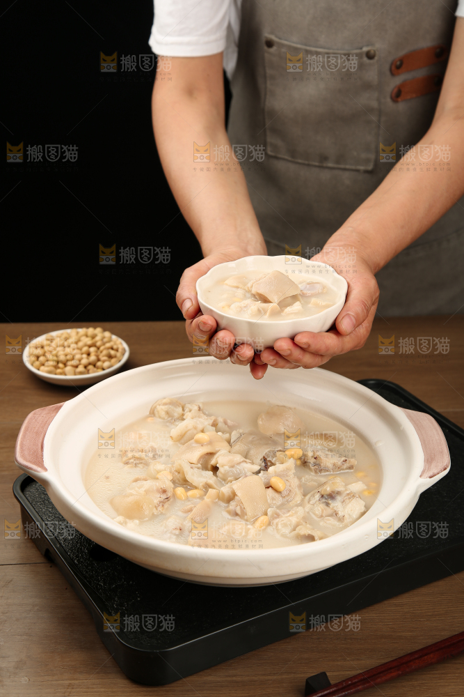 猪蹄炖黄豆