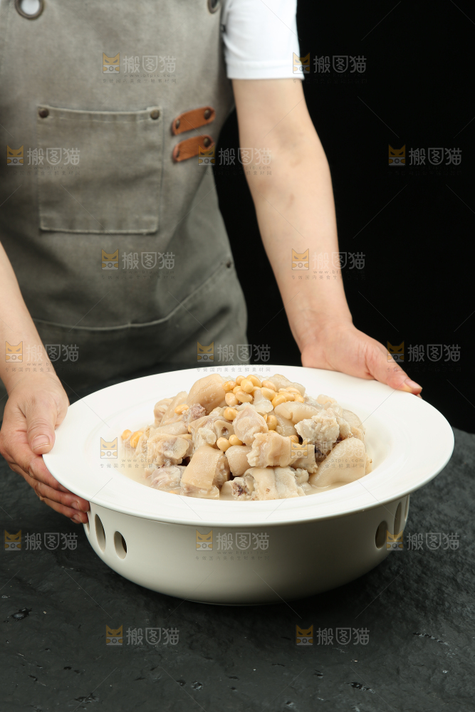 猪蹄炖黄豆