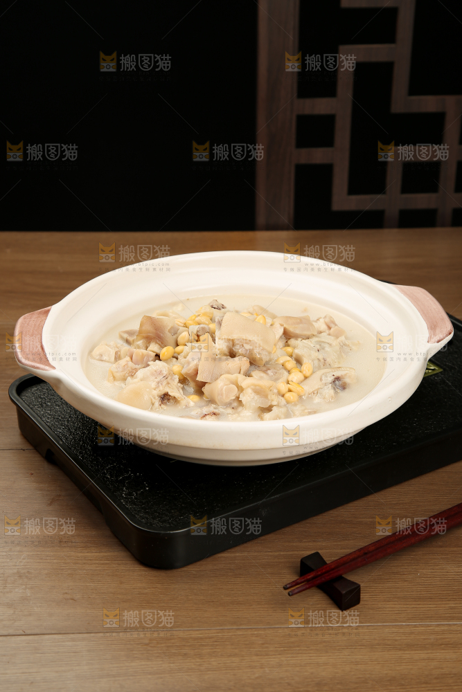 猪蹄炖黄豆