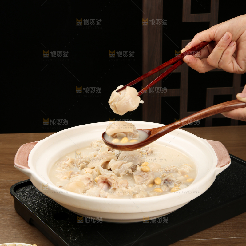 猪蹄炖黄豆