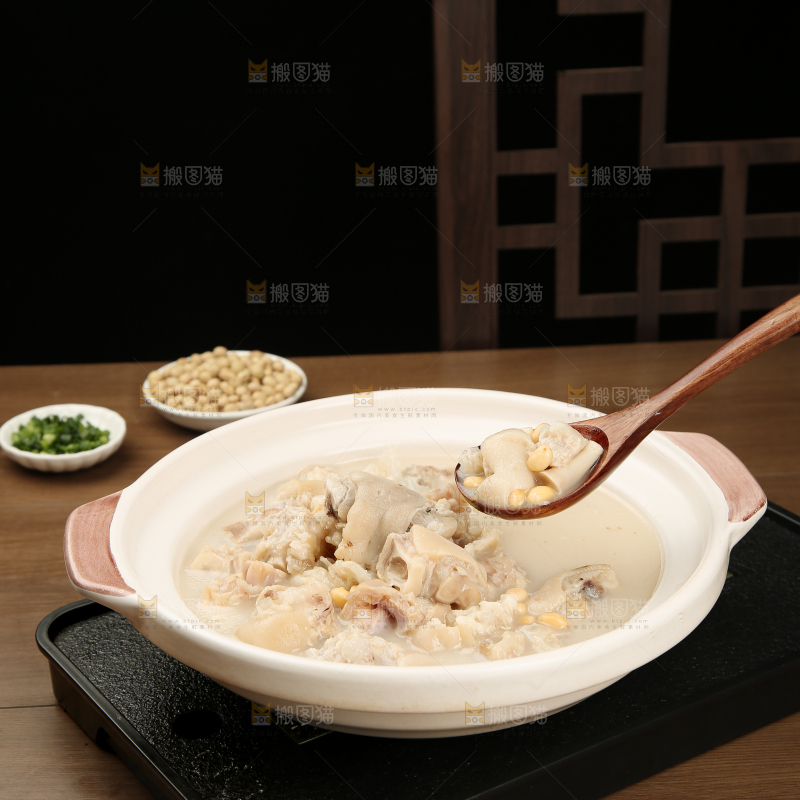 猪蹄炖黄豆