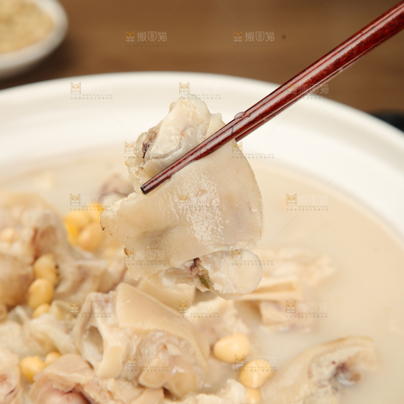 猪蹄炖黄豆