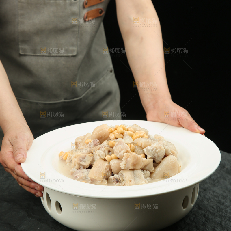 猪蹄炖黄豆