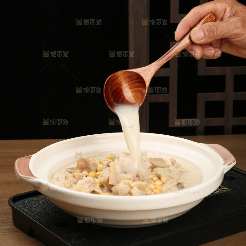 猪蹄炖黄豆