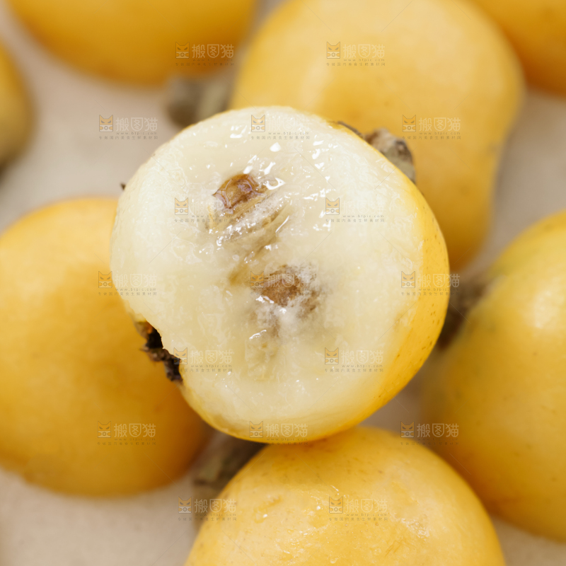 白玉枇杷