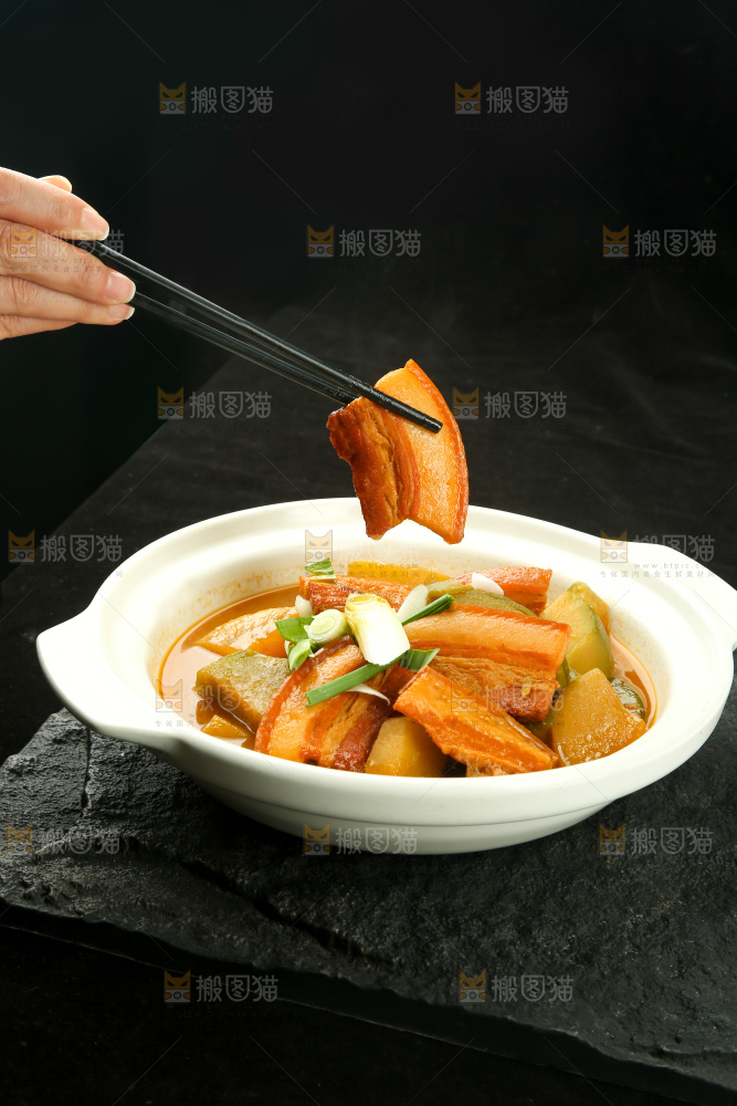 五花肉炖萝卜