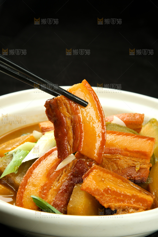 五花肉炖萝卜