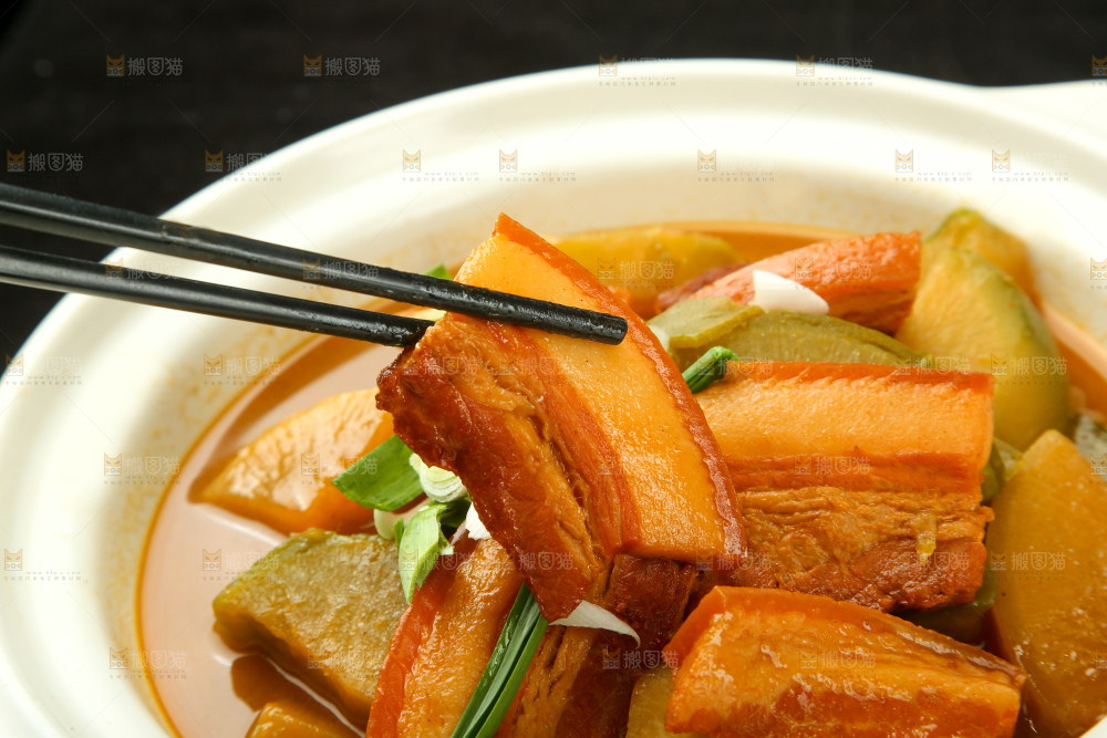 五花肉炖萝卜