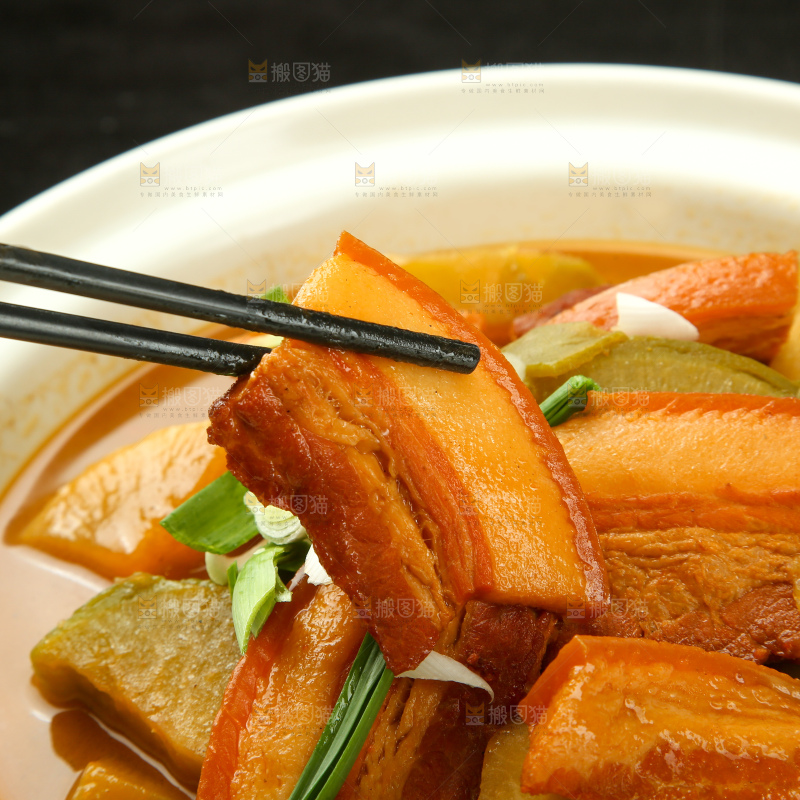五花肉炖萝卜
