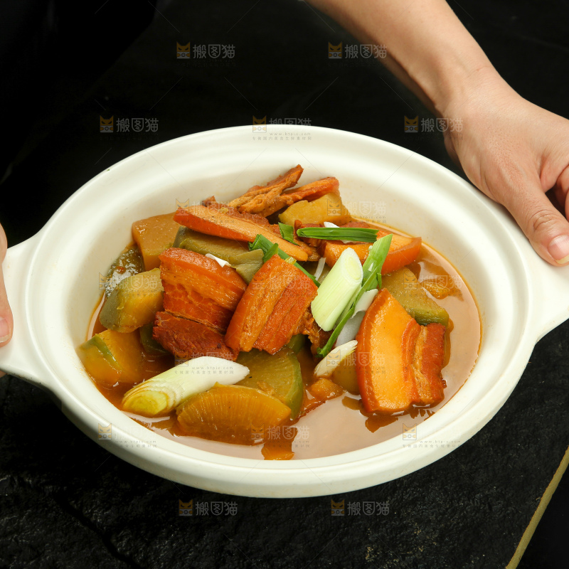 五花肉炖萝卜